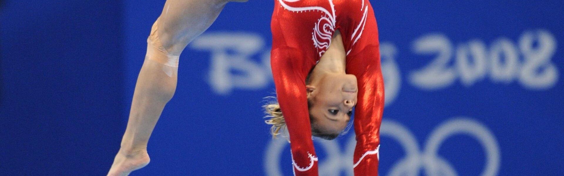 飞鲸体育直播-德甲球队生涯首次征战详细介绍与球员表现