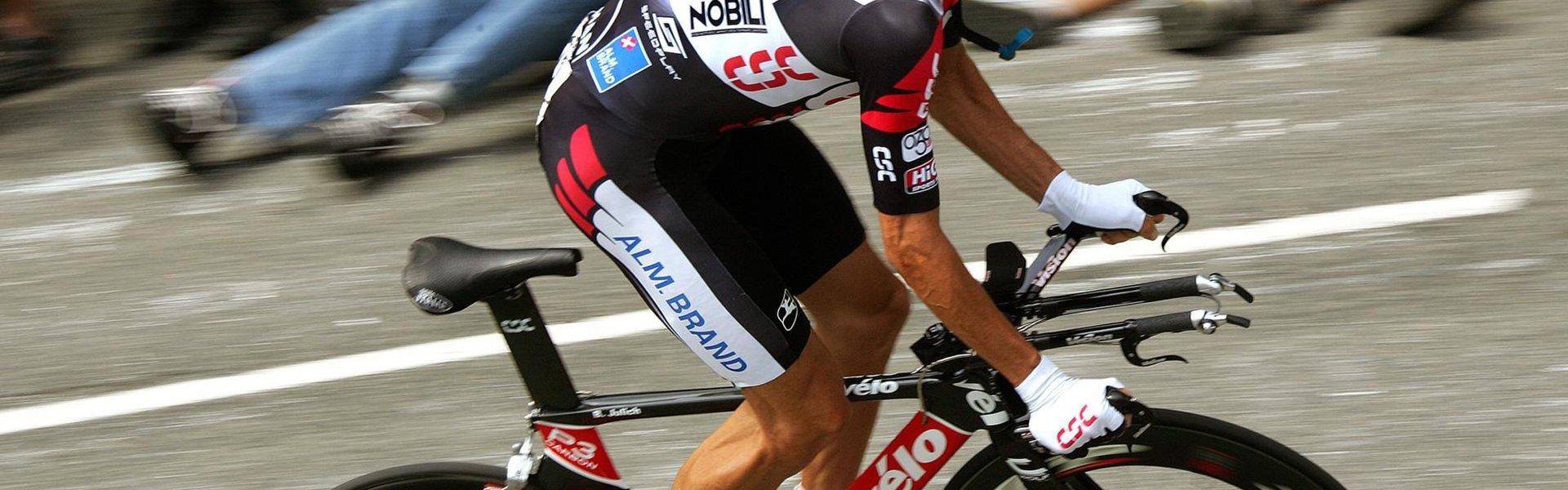 飞鲸体育直播-英超降级对球队的经济、战术及心理影响